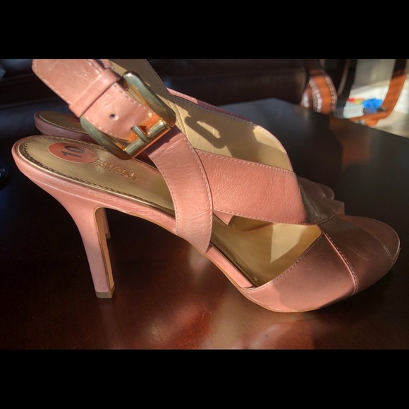 Micheal Kors Pink Leather Heels - Picture 2 of 2